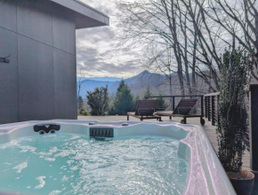 MV Haus, 3 Miles to Cataloochee Ski Area, Easy Access, No 4x4 needed Maggie Valley